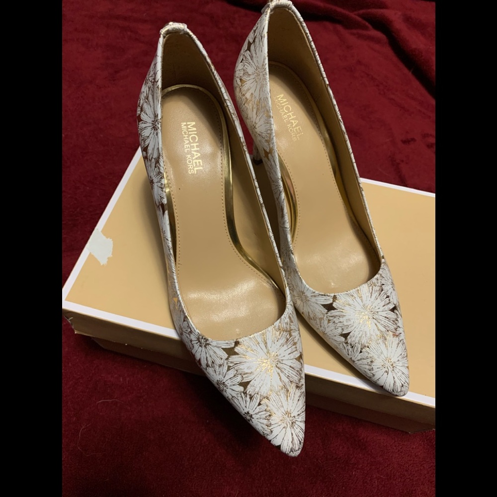 COPY - Michael Kors Dorothy flex pump size 6 medi…